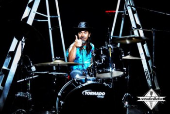 44 02 personajes-bateristas2