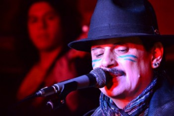 44 02 personajes-cantante-hombre4