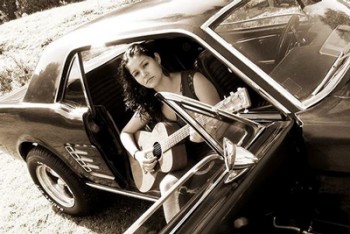 44 02 personajes-cantante-mujer3