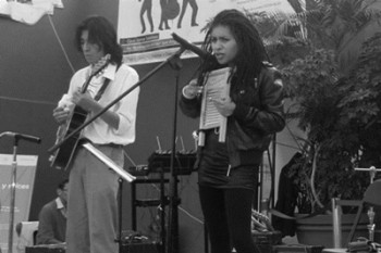 44 02 personajes-cantante-mujer5