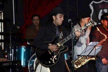 44 02 personajes-guitarritas1