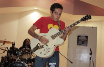 44 02 personajes-guitarritas2