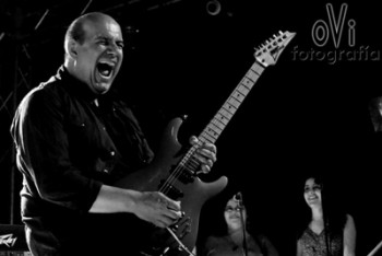44 02 personajes-guitarritas3