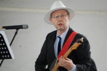 44 02 personajes-guitarritas5